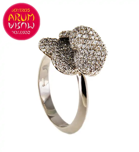 White Gold Ring with 3 Hearts 1.14 qts. RAJ398
