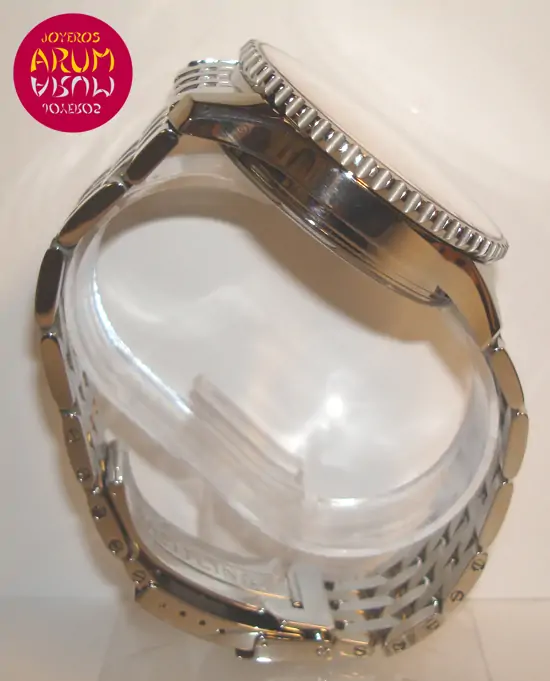 Breitling Navitimer World ARUM Ref. 2581 "SOLD" Breitling Navitimer World ARUM Ref. 2581 "SOLD"