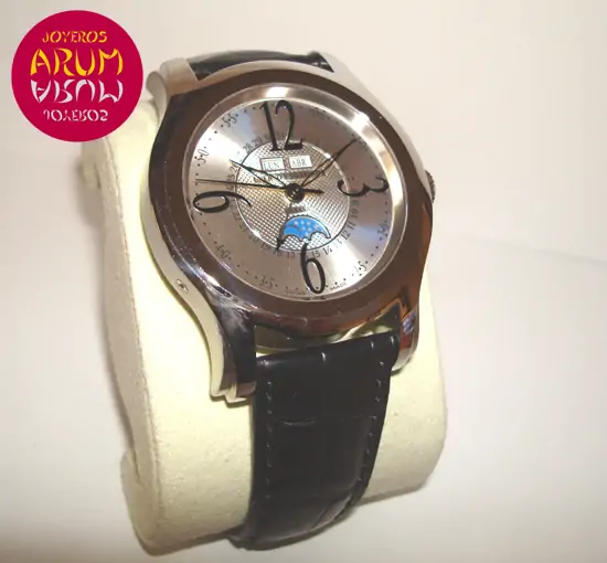 Cuervo y Sobrinos Robusto Tricalendógrafo