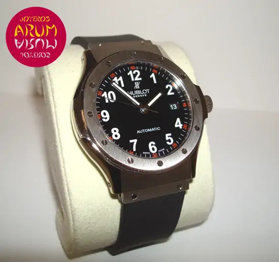 Hublot Classic Maxi Automatic "SOLD" Hublot Classic Maxi Automatic "SOLD"