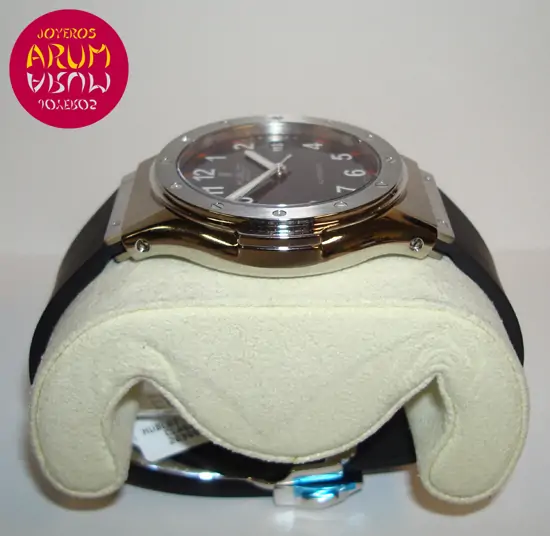 Hublot Classic Maxi Automatic "SOLD" Hublot Classic Maxi Automatic "SOLD"