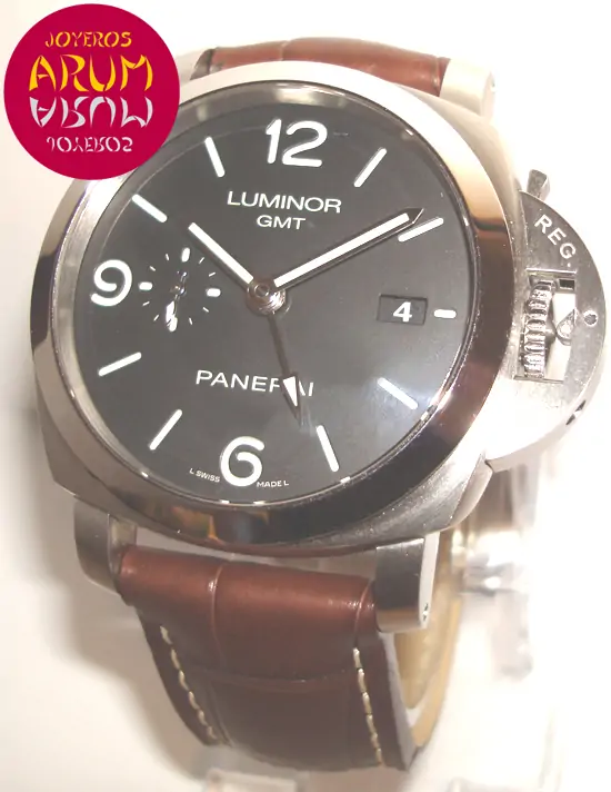 Panerai Luminor ARUM Ref. 2587 "SOLD" Panerai Luminor ARUM Ref. 2587 "SOLD"