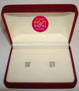 Earrings claw with princess 0,79 qts. "SOLD"