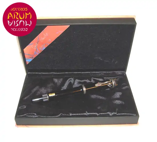 Montblanc Fountain Pen Agatha Christie ARUM Ref. 2562 "SOLD" Montblanc Fountain Pen Agatha Christie ARUM Ref. 2562 "SOLD"