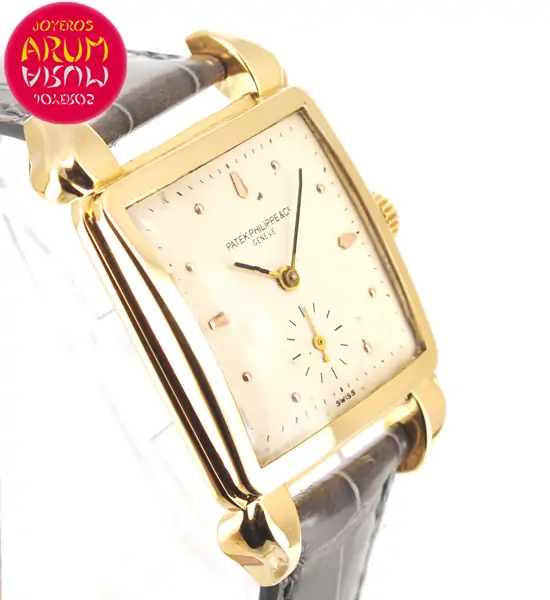 Patek Philippe Vintage Flame Lugs ARUM Ref. 3379 "SOLD"