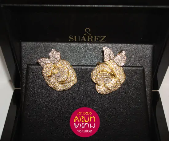 Suarez Earring Yellow Gold Flower with Brilliants