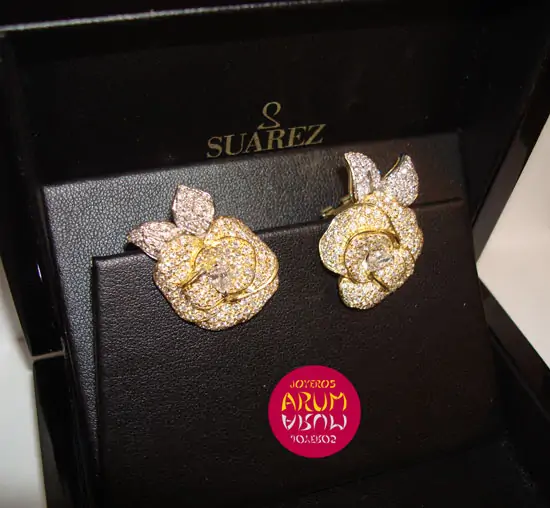 Suarez Earring Yellow Gold Flower with Brilliants