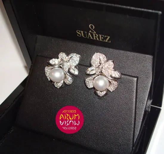 Earrings Suarez White Gold Flower Brilliants and Pearl