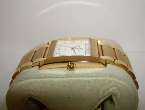 Universal Geneve Quartz "SOLD" Universal Geneve Quartz "SOLD"