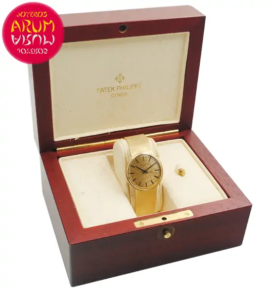 Patek Philippe Calatrava Automatic Back Crown Shop Ref. 4681/130 Patek Philippe Calatrava Automatic Back Crown Shop Ref. 4681/130