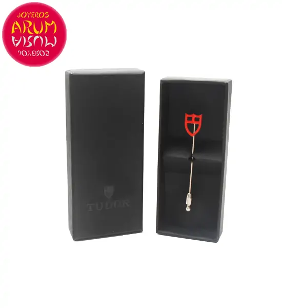 Tudor Pin